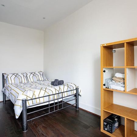 Appartement Entire luxurious flat sleeps 4 to 5 person à Londres Extérieur photo